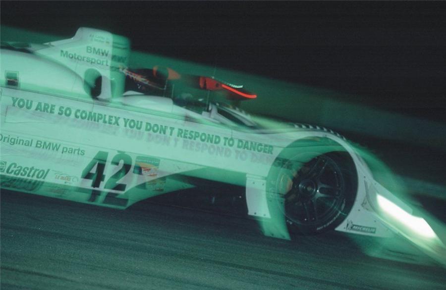 BMW V12 LMR Art Car by Jenny Holzer 1999 года  (фото 21 из 27)